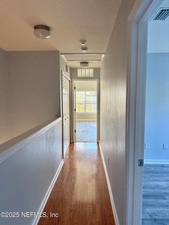 Building Photo - 4210 Highwood Dr