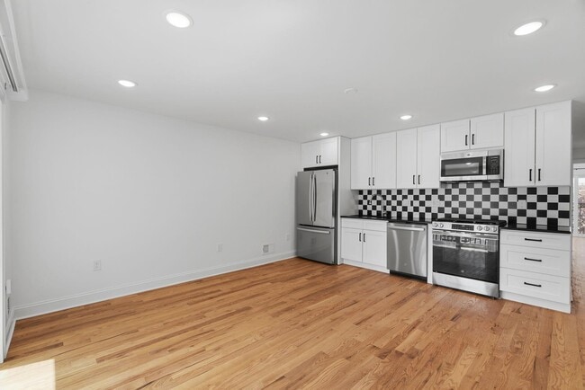 Building Photo - 14 W 49th St