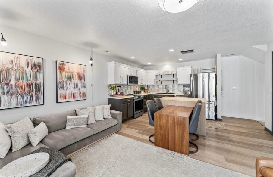 Building Photo - 3007 SW Sharmin Ln