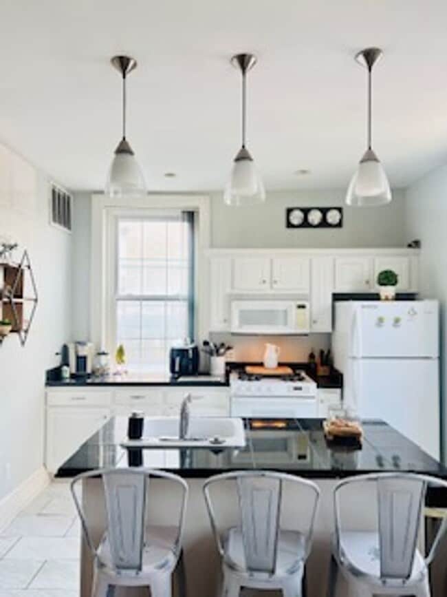 Building Photo - 227 W Broughton St