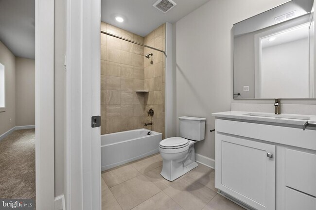 Building Photo - 1422 Gilray Dr