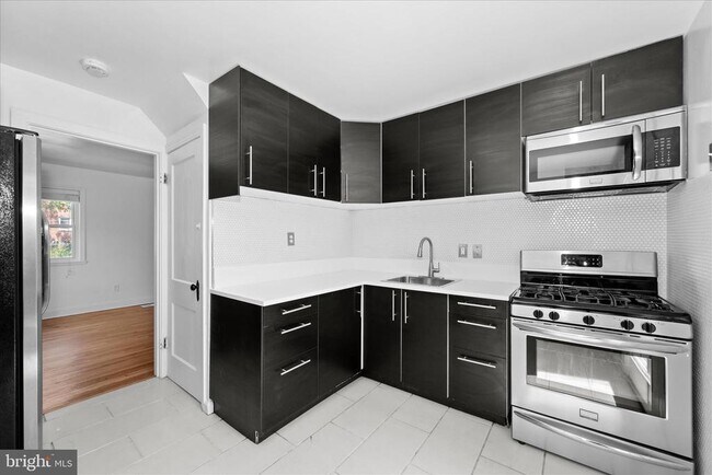 Building Photo - 801 Cox Ave