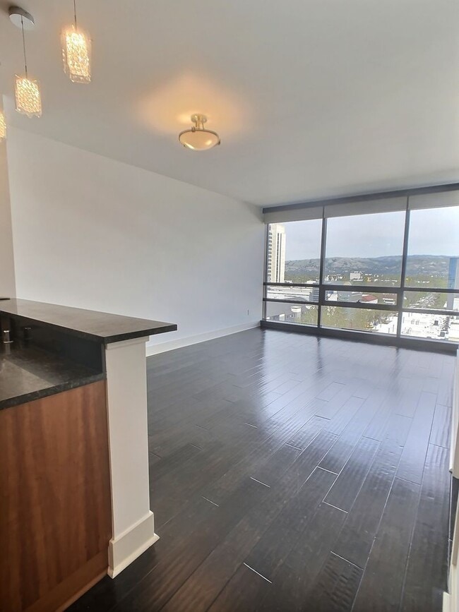Building Photo - Beautiful 1 Bedroom/1 Bathroom Condo at The 88
