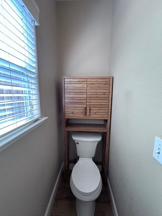 Building Photo - NW Visalia home coming soon!