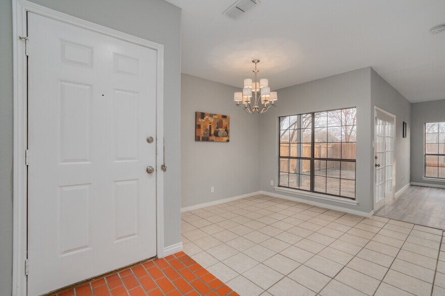 Building Photo - 317 Benjamin St