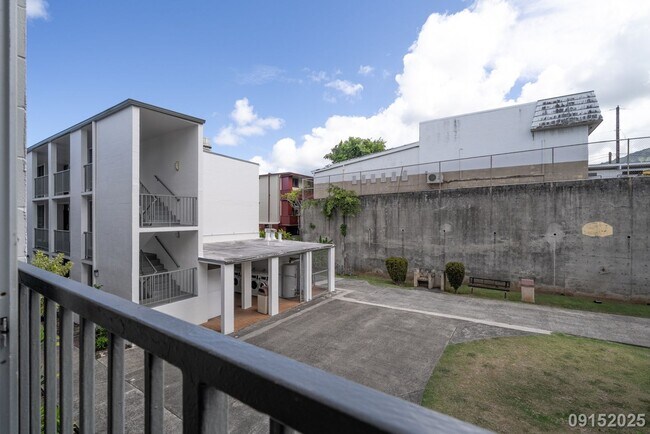 Building Photo - $2,900/mo | 2BR | 1BA | 620 sq. ft. | Move...