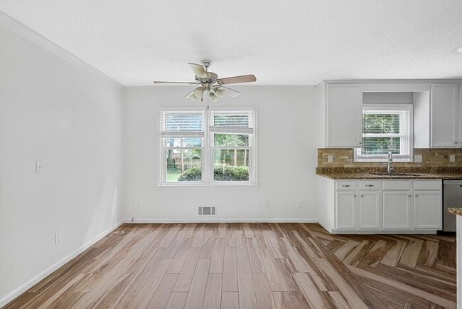 Building Photo - 110 Hayfield Way