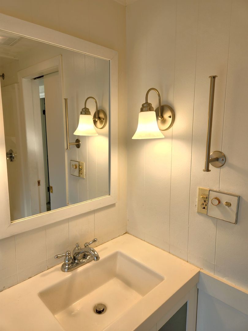 Building Photo - 2 Seminole St