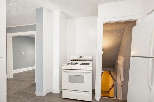 Building Photo - 2 BED 1 BATH SINGLE FAMILY HOME IN EUCLID!