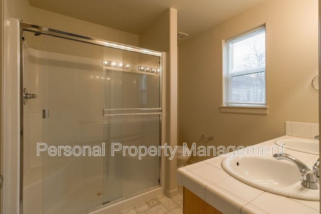 Building Photo - 4014 NE 89th Way