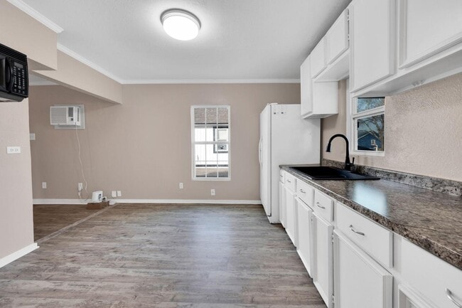 Building Photo - 418 E Avenue F