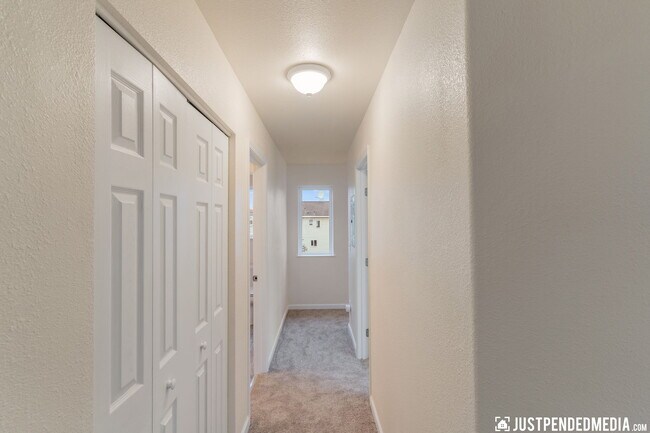 Hallway -3 bedroom - 530 Bitterroot Cir