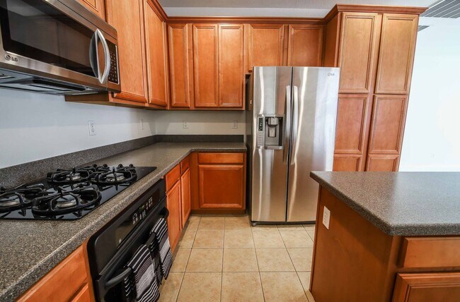 Building Photo - 3 BEDROOM SPACIOUS HOME IN SUMMERLIN!