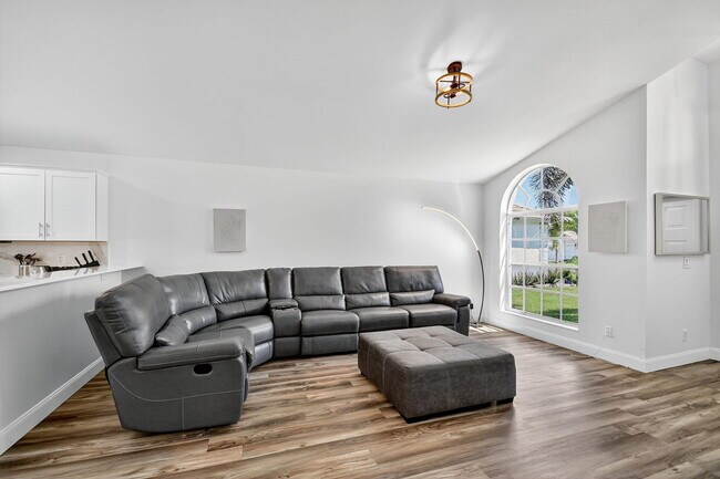 Building Photo - 1891 Oak Berry Cir