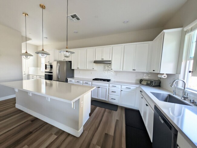 Building Photo - Pleasanton 4 Bed / 3 Bath, Top Rated Schools, Solar