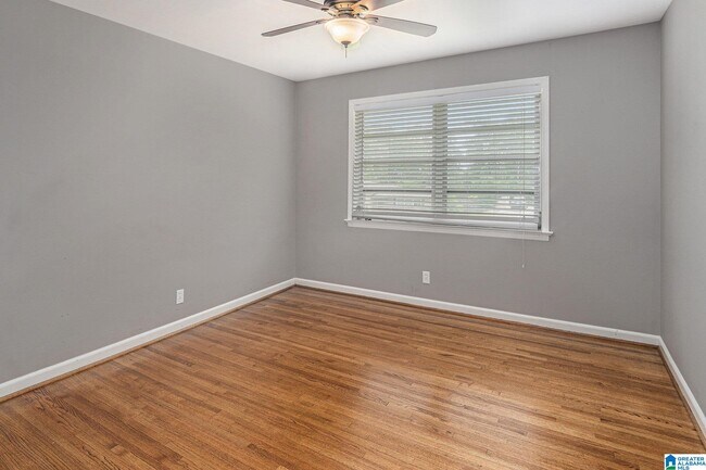 Building Photo - 3137 Woodhaven Dr