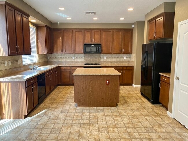 Building Photo - 5215 Noyack Way
