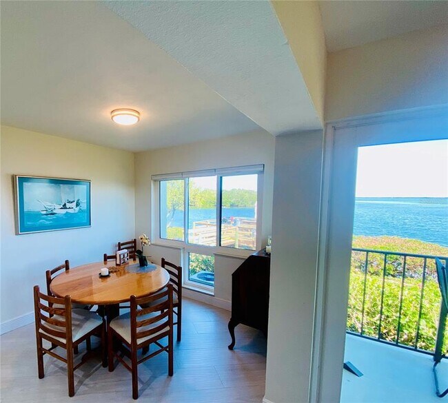 Building Photo - 1515 Pinellas Bayway S