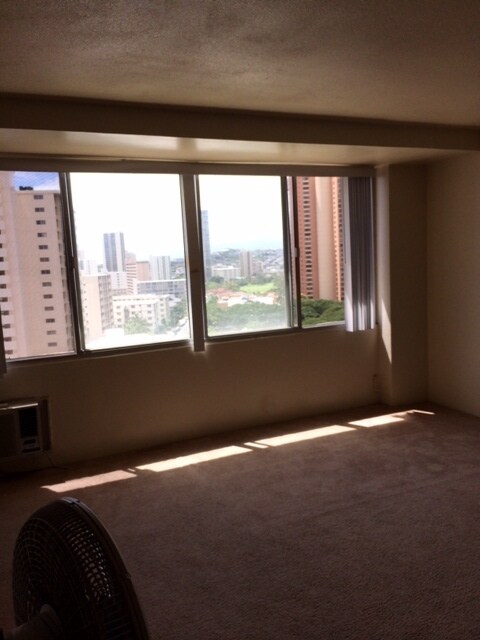 Building Photo - Available 06/01/26! Five Regents Studio with 1 Pkg $1,600.00 MONTH