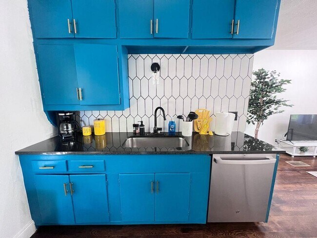 Building Photo - 3508 Clarkson Ave