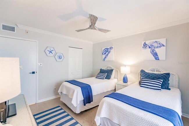 Building Photo - 1055 W Peppertree Dr