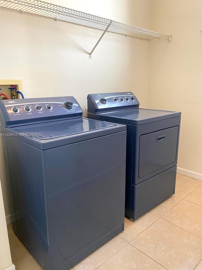 Building Photo - 3115 NE 184th St