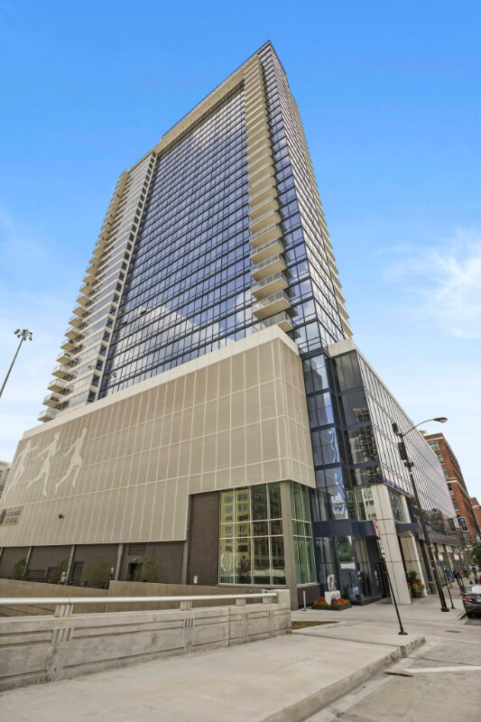 Building Photo - 755 W Adams St