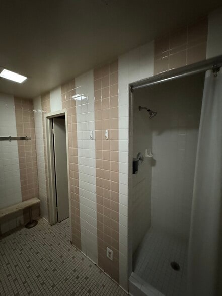 Building Photo - 6800 Fleetwood Rd