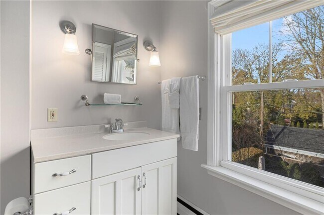 Building Photo - 30 Bull St