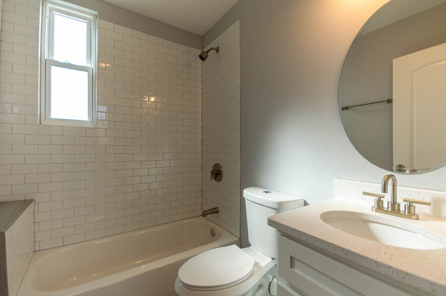 Building Photo - 2117 W 18th St