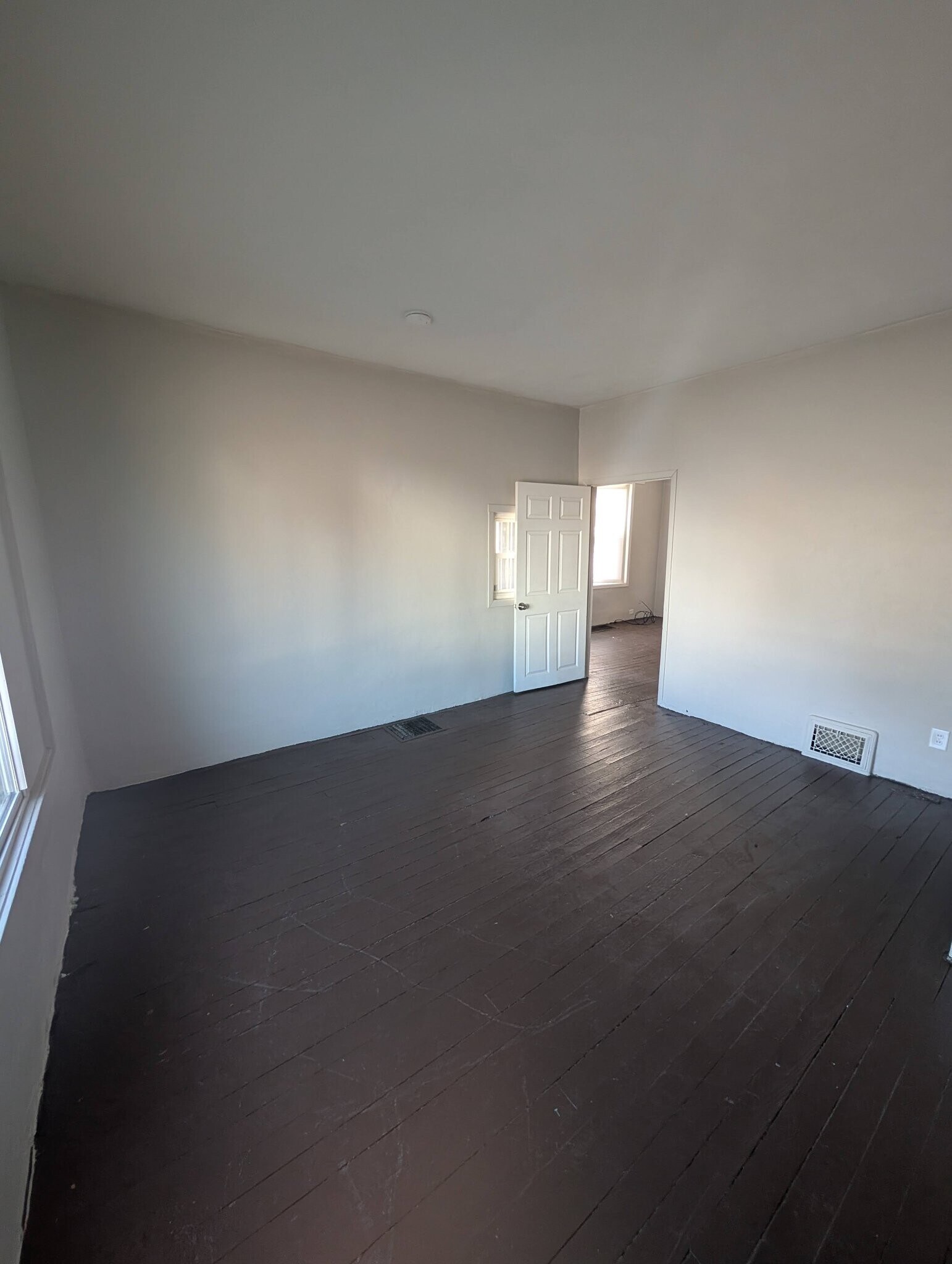 Building Photo - 2116 W Garden St