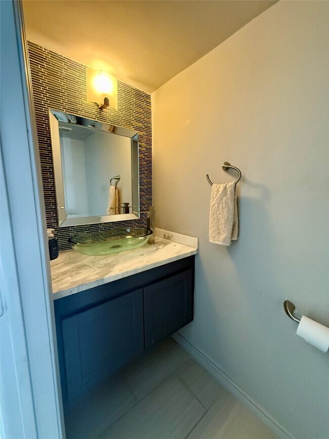 Building Photo - 3222 Freshmeadows Dr