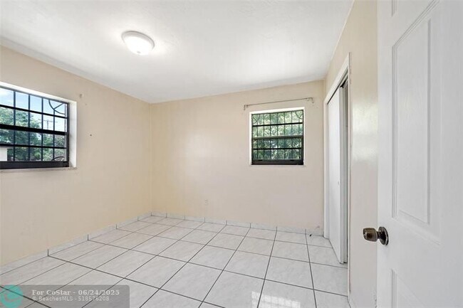Building Photo - 4260 NW 173rd Dr