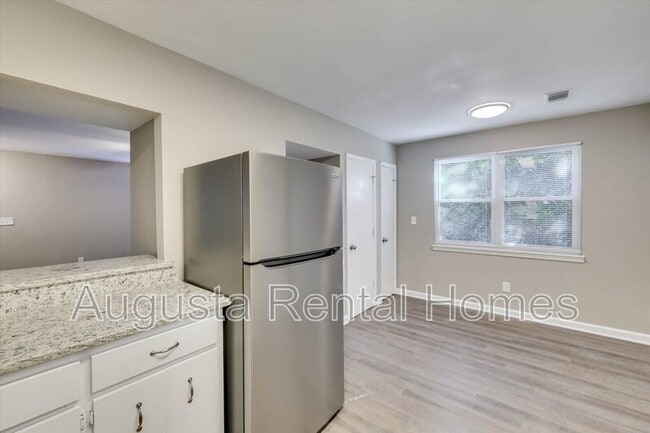 Building Photo - 308 W Buena Vista Ave