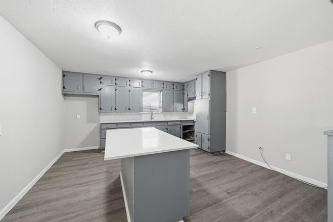 Building Photo - 2721 Ash Park Dr
