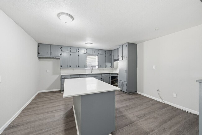 Building Photo - Beautifully renovated 3-bedroom, 2-bath home located in Richland Hills, TX 76118. This move-in re...