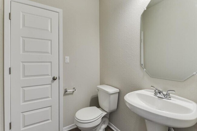 Building Photo - 412 Delta Crst