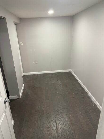 Building Photo - 2727 N Artesian Ave