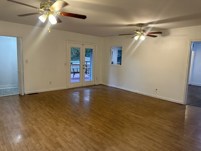 Building Photo - 735 E Henderson Dr