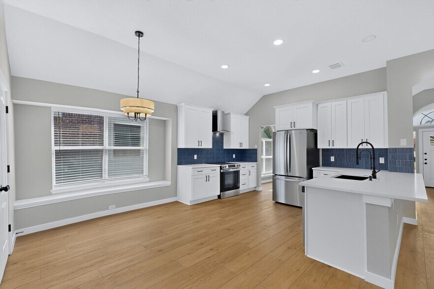Building Photo - 11112 Amber Valley Dr