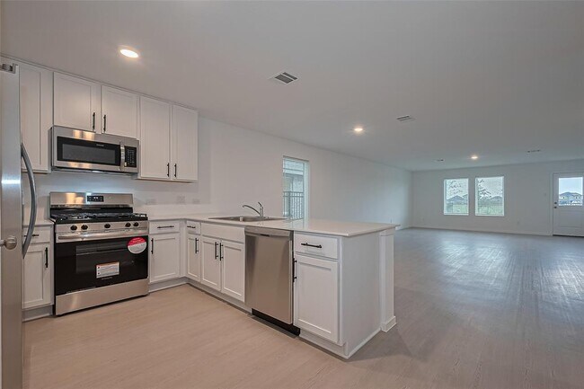 Building Photo - 27615 Village Way Dr.