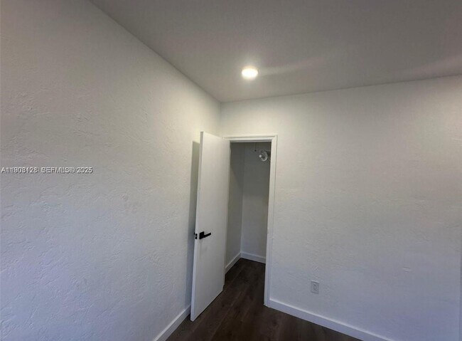 Building Photo - 17175 NE 19th Ave