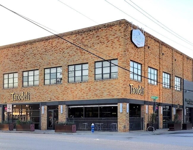 Building Photo - 903 Taylor St