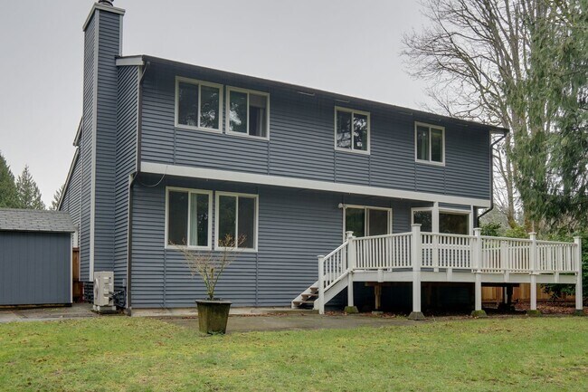 Building Photo - Kent Tri-level home