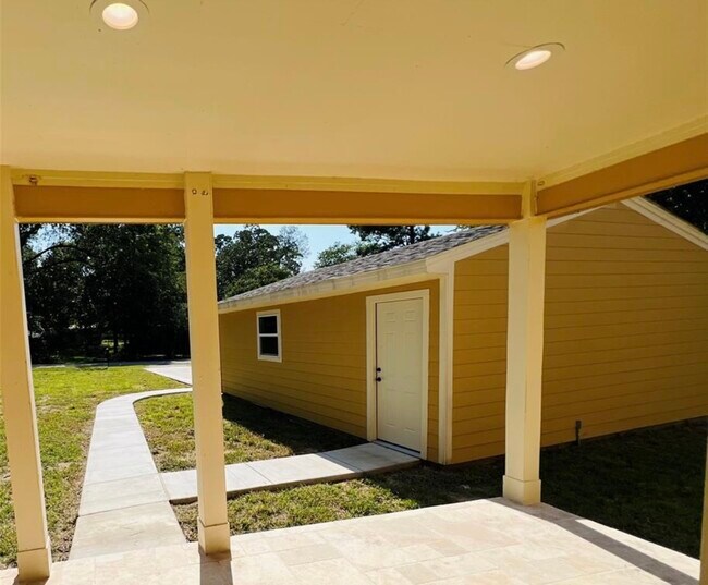 Building Photo - 340 Oak Ridge Dr