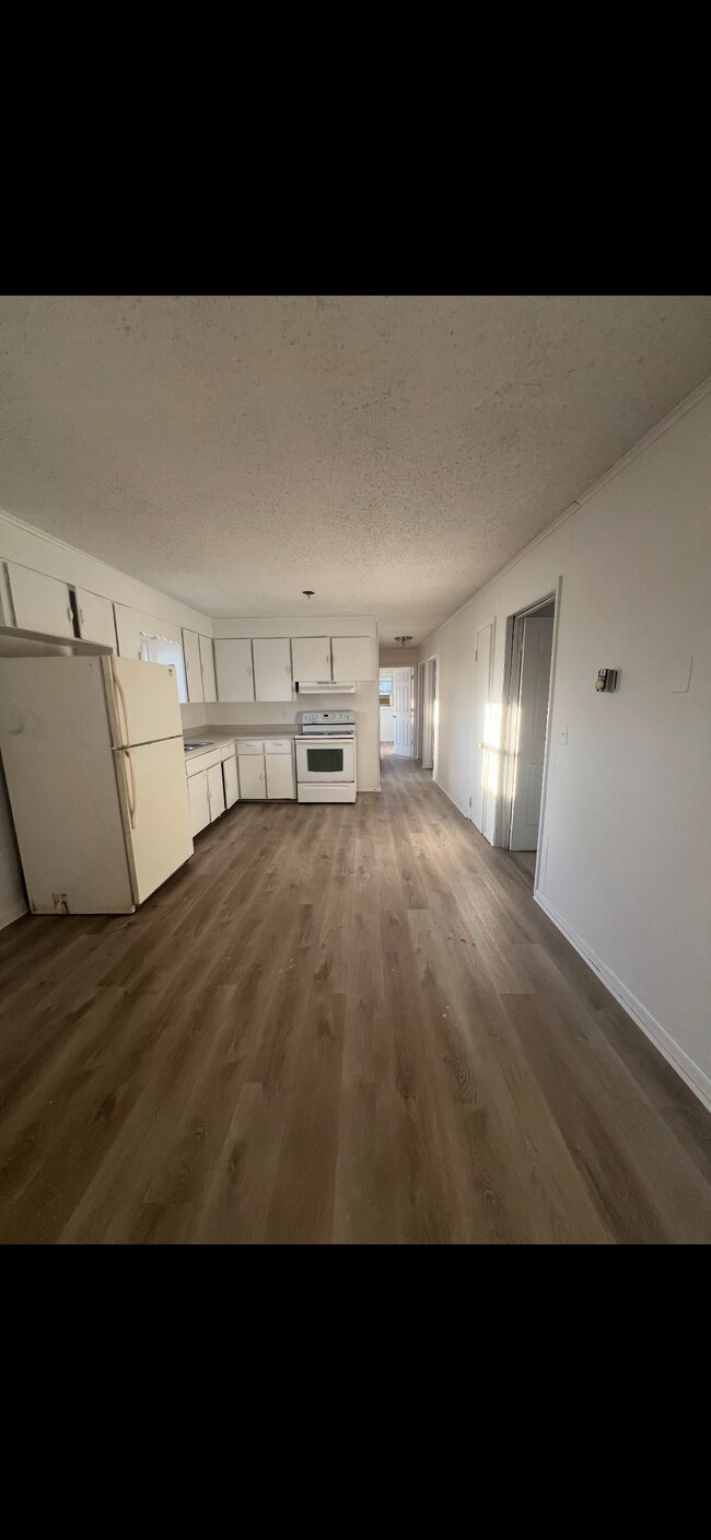 Building Photo - 699 Perry Dr