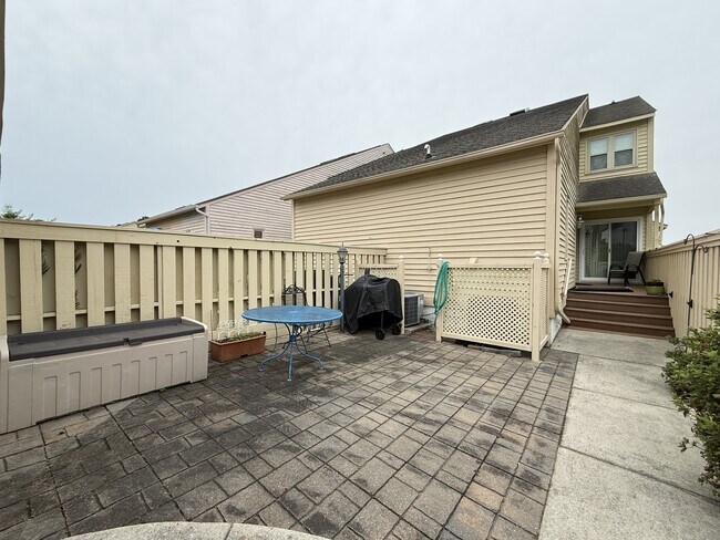 Building Photo - 4016 Fairway Lakes Dr