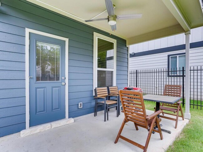 Building Photo - 10400 Abana Way