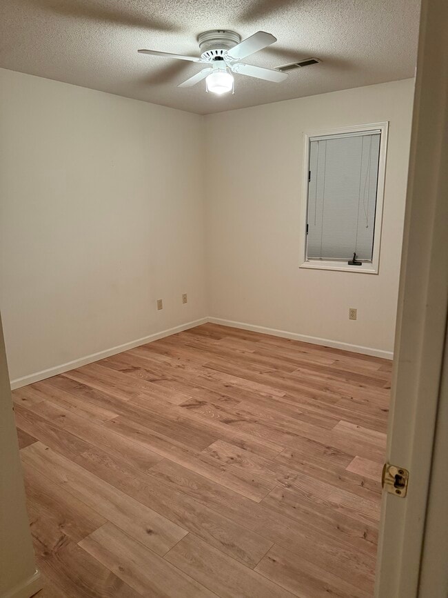 Building Photo - 1109 Chadwick Dr