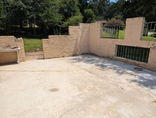 Building Photo - 109 Poplar Trl